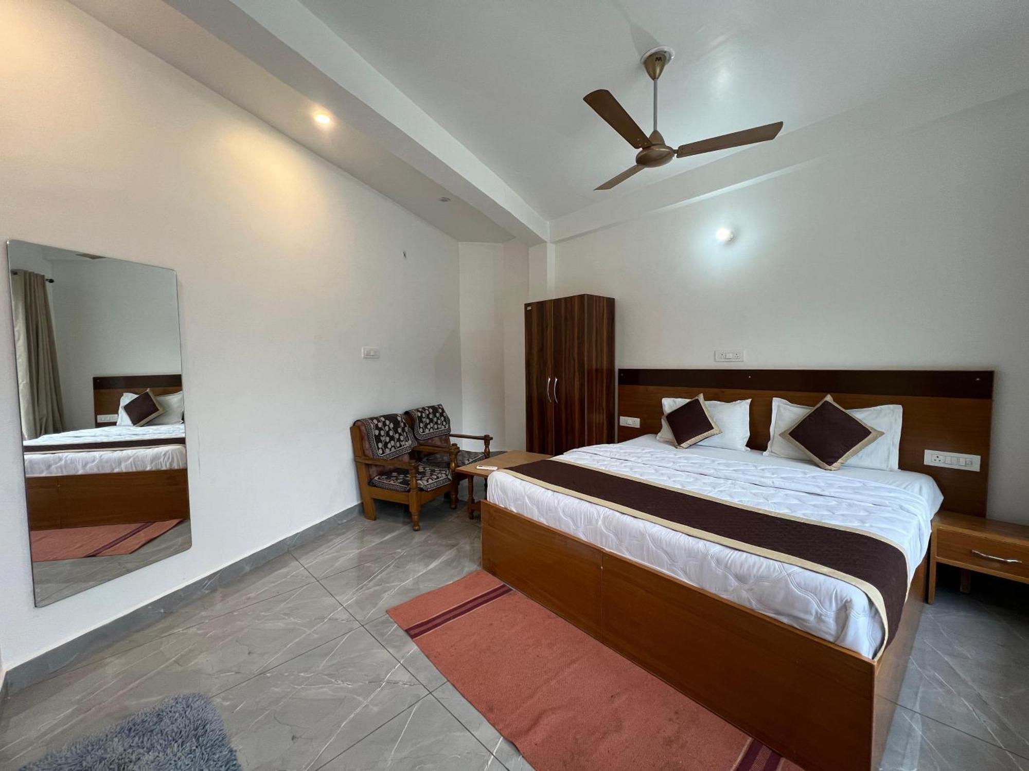 Hotel Manikut Rishīkesh Exteriör bild